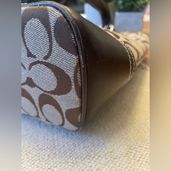 Coach Signature Tote - Picture 9 of 11